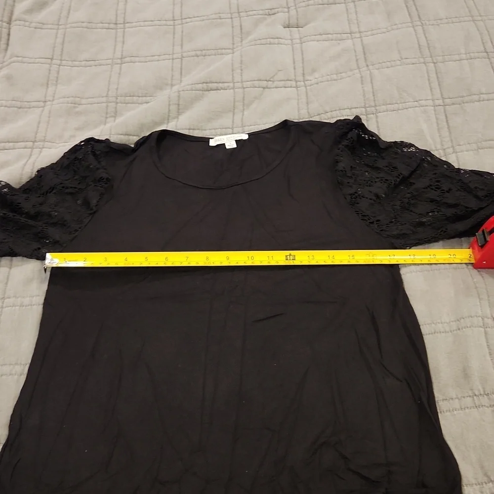 Green Envelope Black Tee With 3/4 Lace Sleeves Size S! - Picture 4 of 6